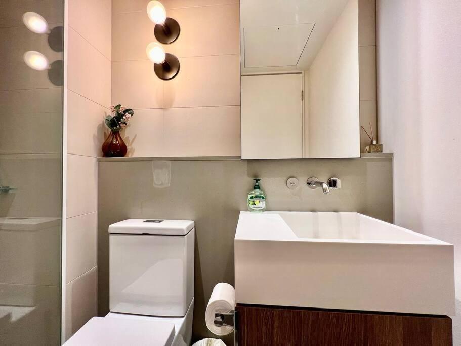 Highrise Best Location 2 Bedrooms & 2 Bathrooms Melbourne Exterior photo